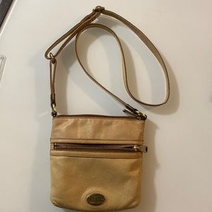 Fossil crossbody purse in GUC - priced to sell.